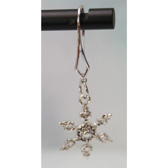 Silver Tone Christmas Snowflake Drop Earrings E130 - Picture 2 of 2